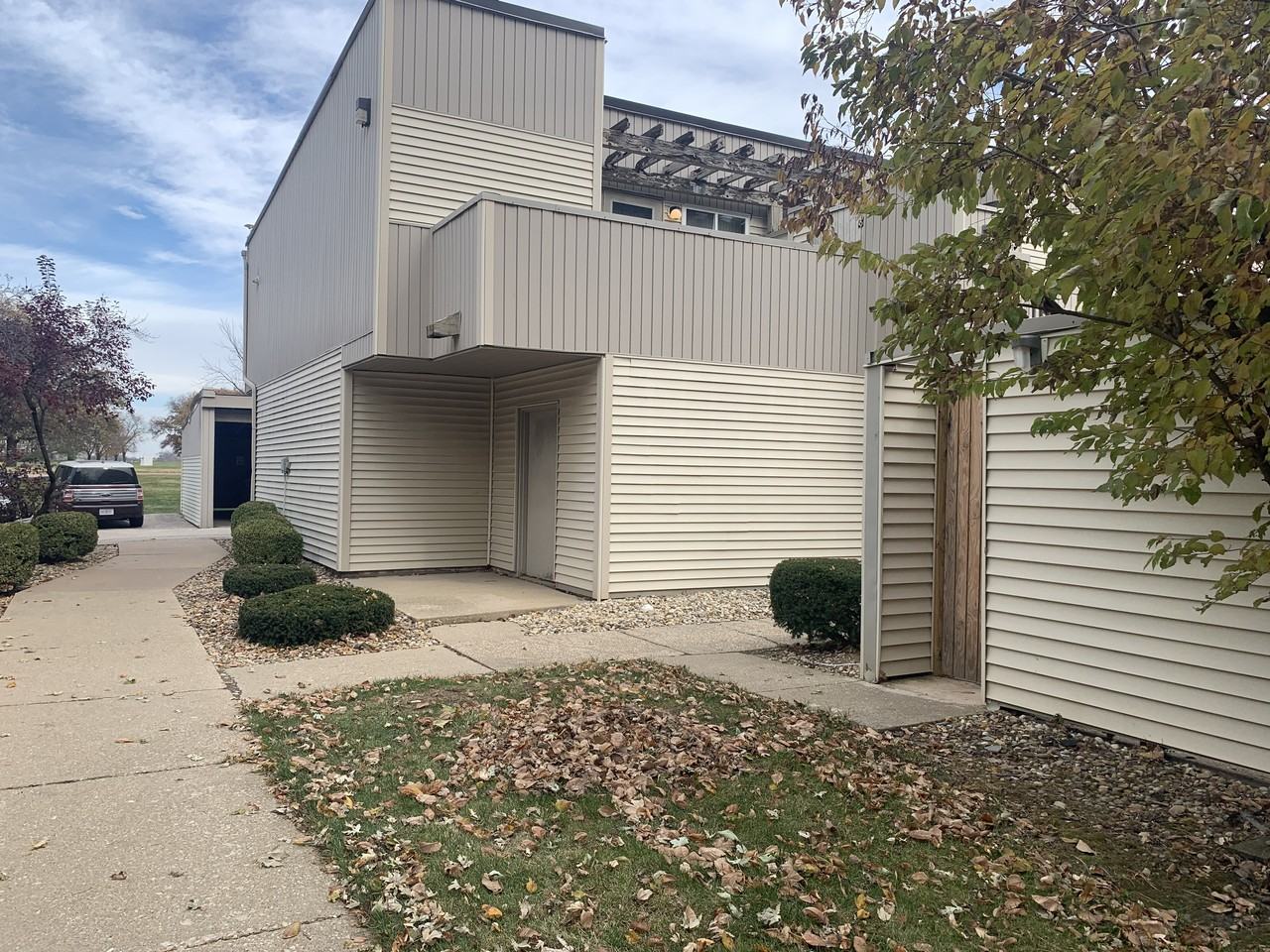 6831 North Frostwood Parkway #13