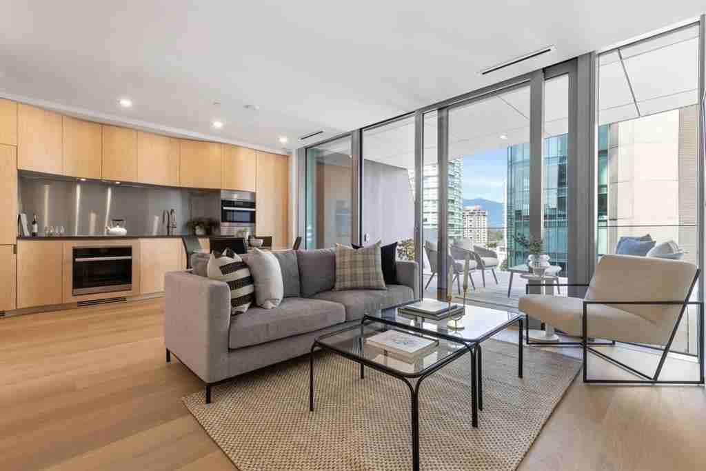 1568 Alberni Street #7X3