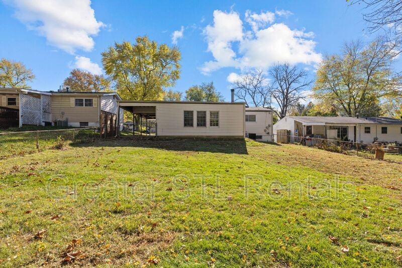 413 S Pam Ave - Photo 2 of 31