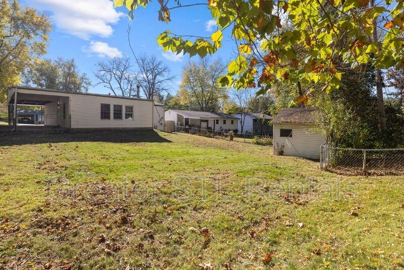 413 S Pam Ave - Photo 3 of 31