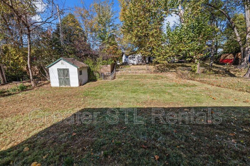 413 S Pam Ave - Photo 4 of 31