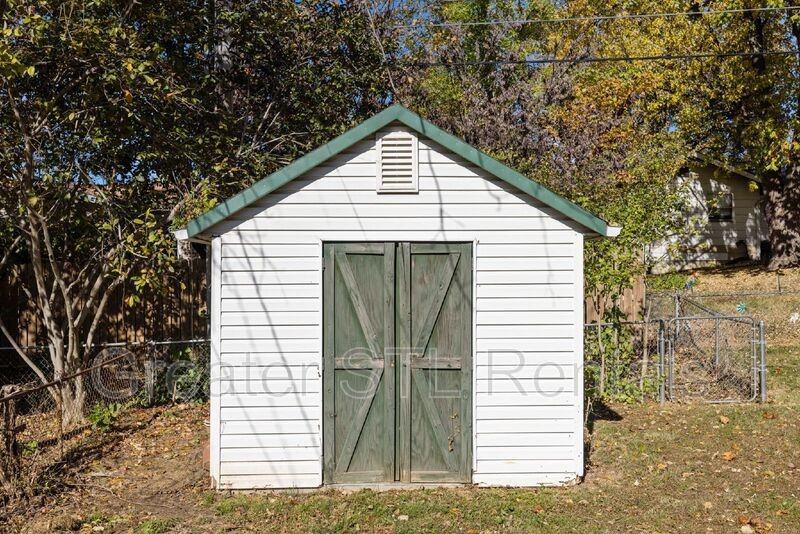 413 S Pam Ave - Photo 5 of 31