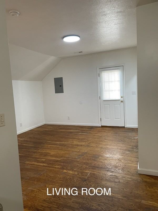 505 1/2 Central Ave - Photo 3 of 18