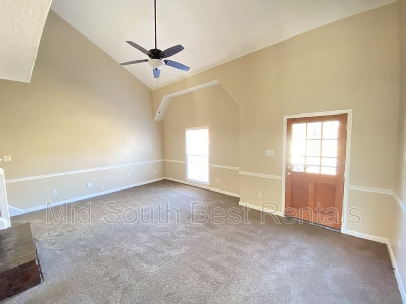 5579 Crepe Myrtle Dr - Photo 4 of 10