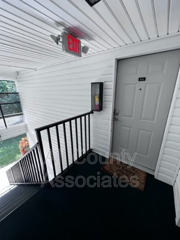 3277 Fox Chase Cir N #211 - Photo 3 of 27