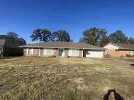 featured image of 7601 Oxford Pl