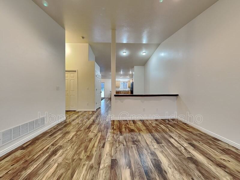 390 Bridger Dr - Photo 7 of 28