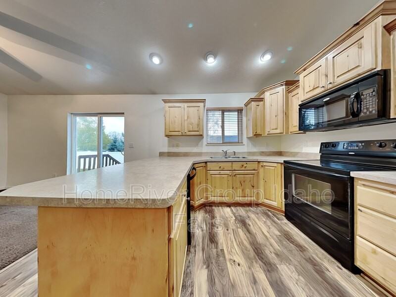 390 Bridger Dr - Photo 5 of 28