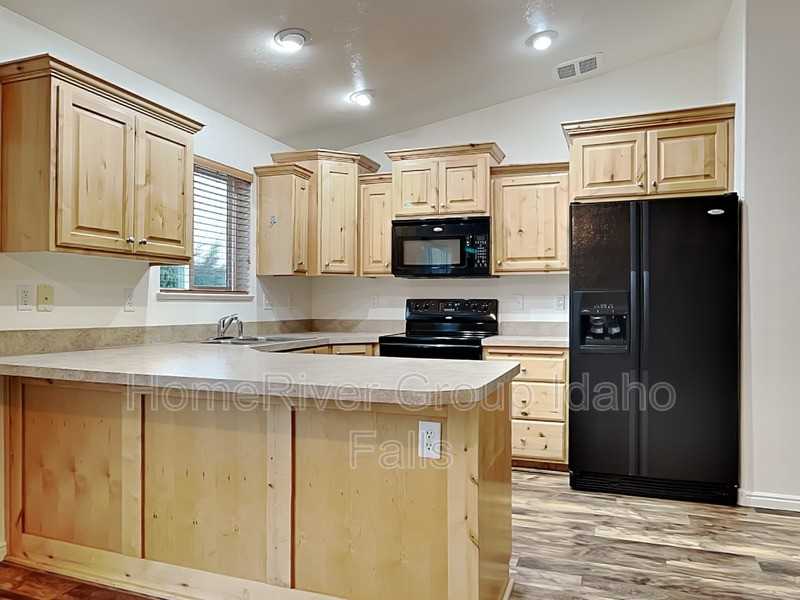 390 Bridger Dr - Photo 4 of 28