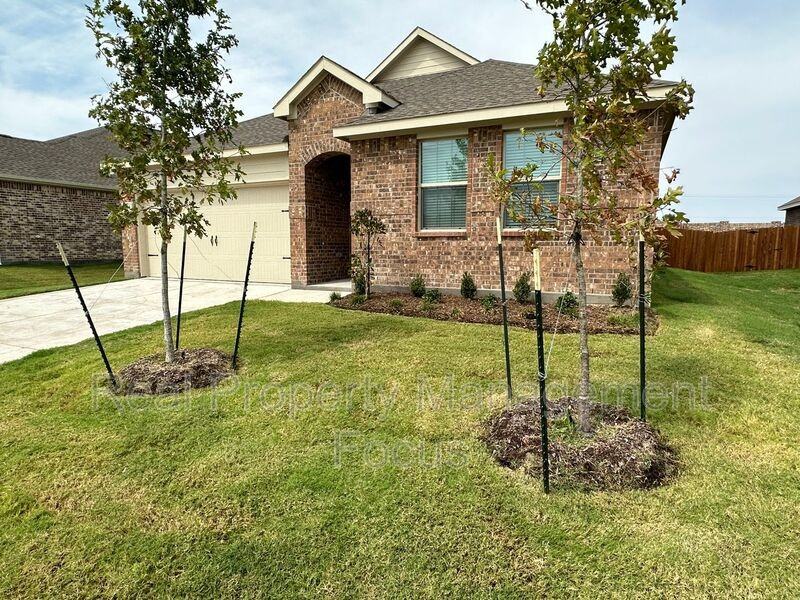 239 Jenkinson Dr - Photo 2 of 23