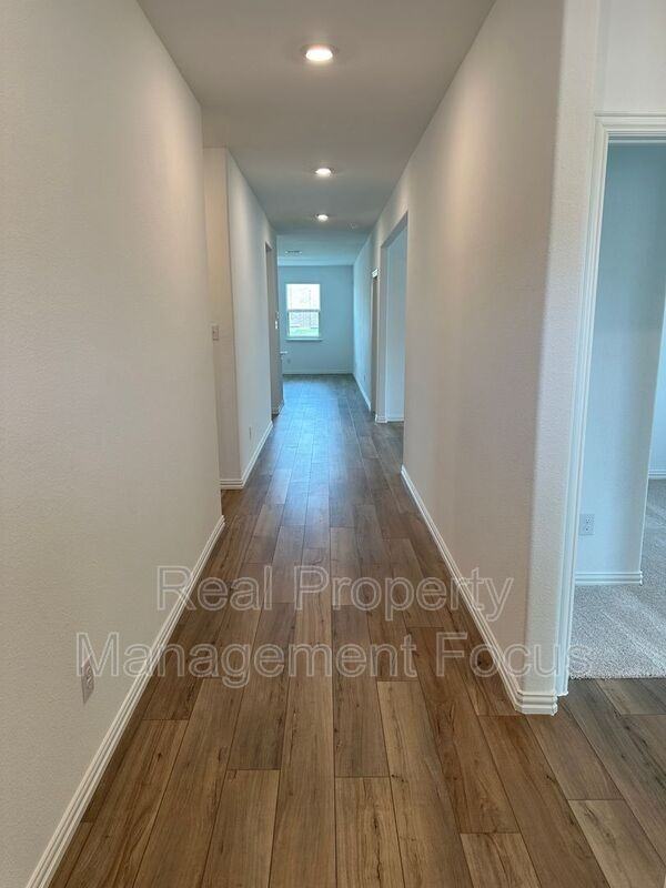 239 Jenkinson Dr - Photo 3 of 23