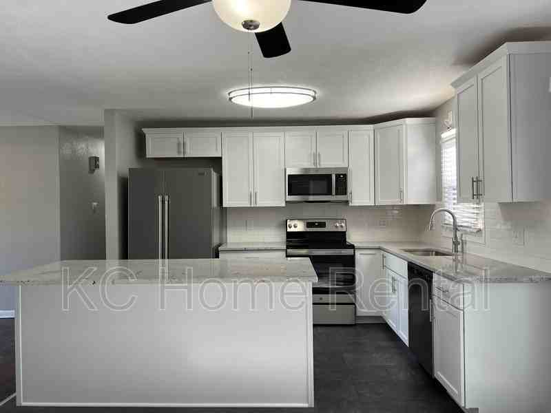 551 Reed St - Photo 3 of 44