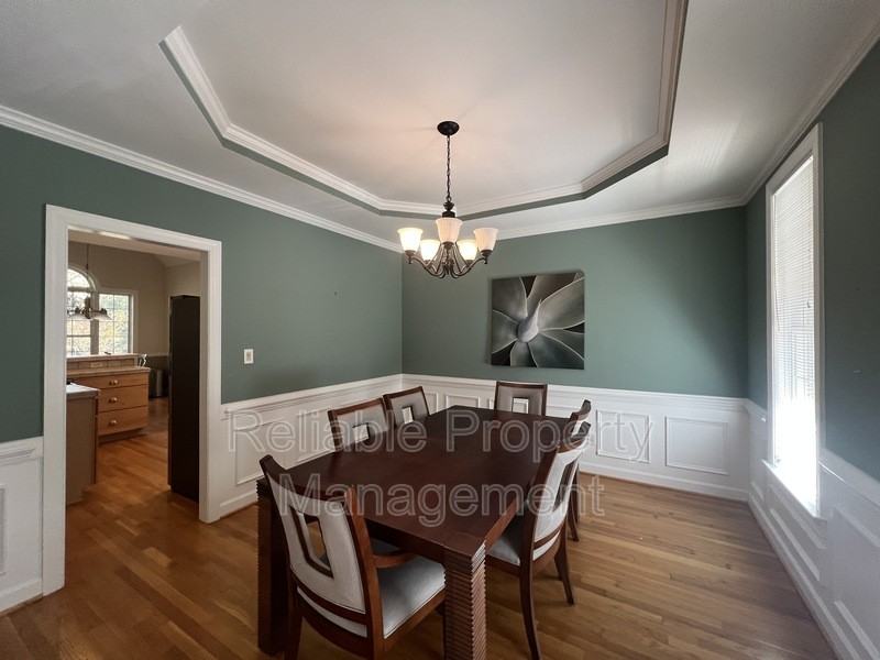 1004 Melville Ln - Photo 6 of 28
