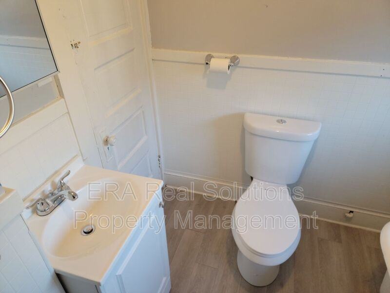 8809 Tompkins Ave Uppr - Photo 2 of 12