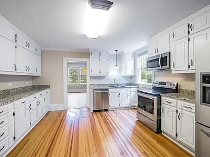 26 Edgemont Rd - Photo 3 of 9