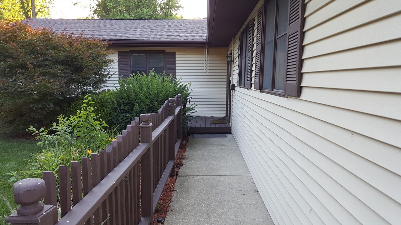 4120 Hazelcrest Road - Photo 4 of 22