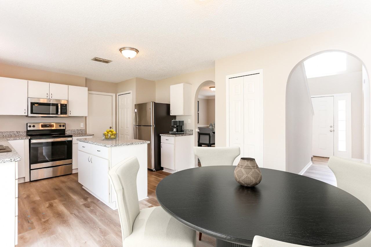 2255 Nettlebrook St S - Photo 4 of 22