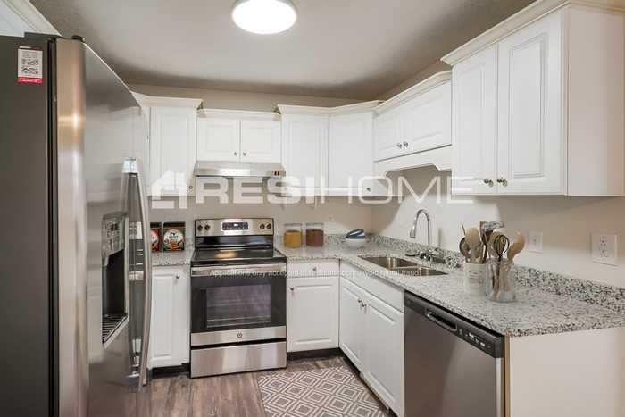 410 Corbitt Ln - Photo 3 of 17