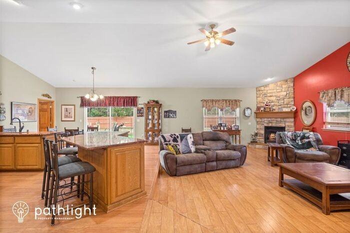 683 W Hillcrest Rd - Photo 2 of 11