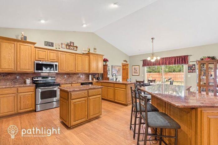 683 W Hillcrest Rd - Photo 3 of 11