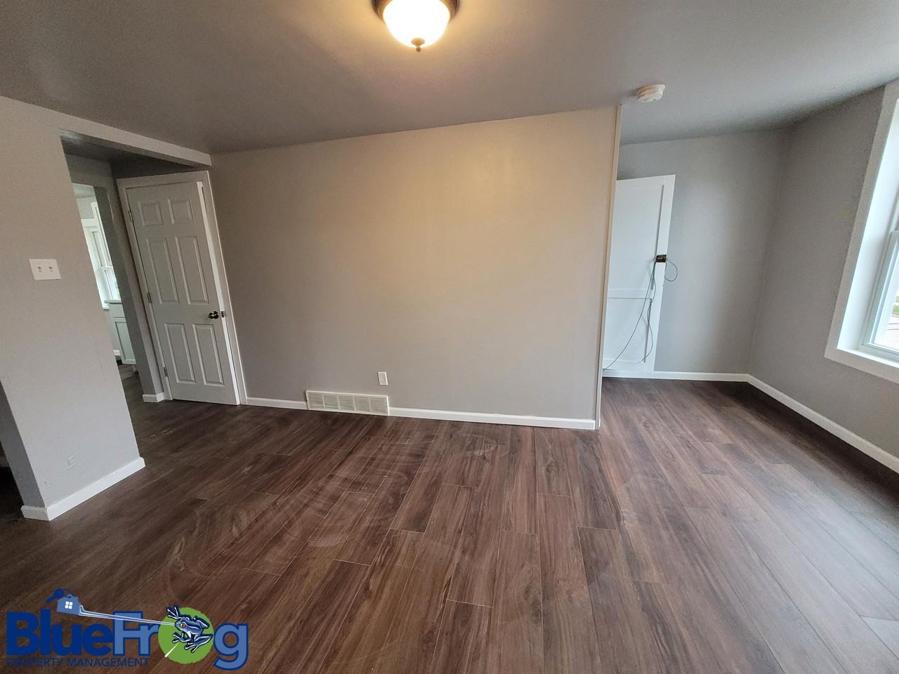 1117 Dousman St Uppr - Photo 3 of 7