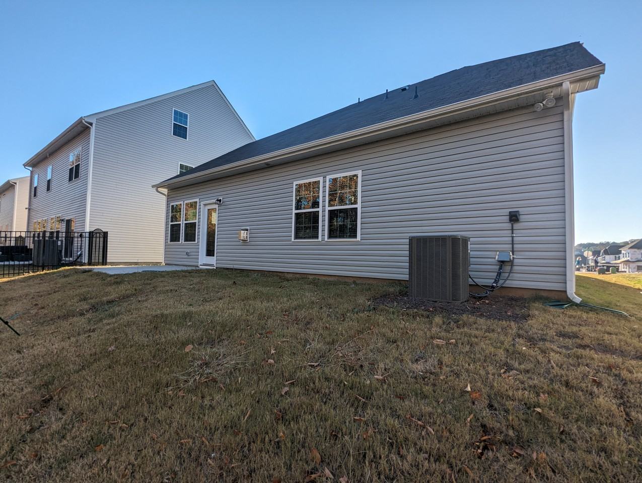 436 Kennerly Center Dr - Photo 5 of 32