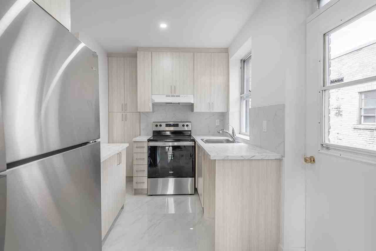 3405 Grand Blvd - Photo 3 of 50