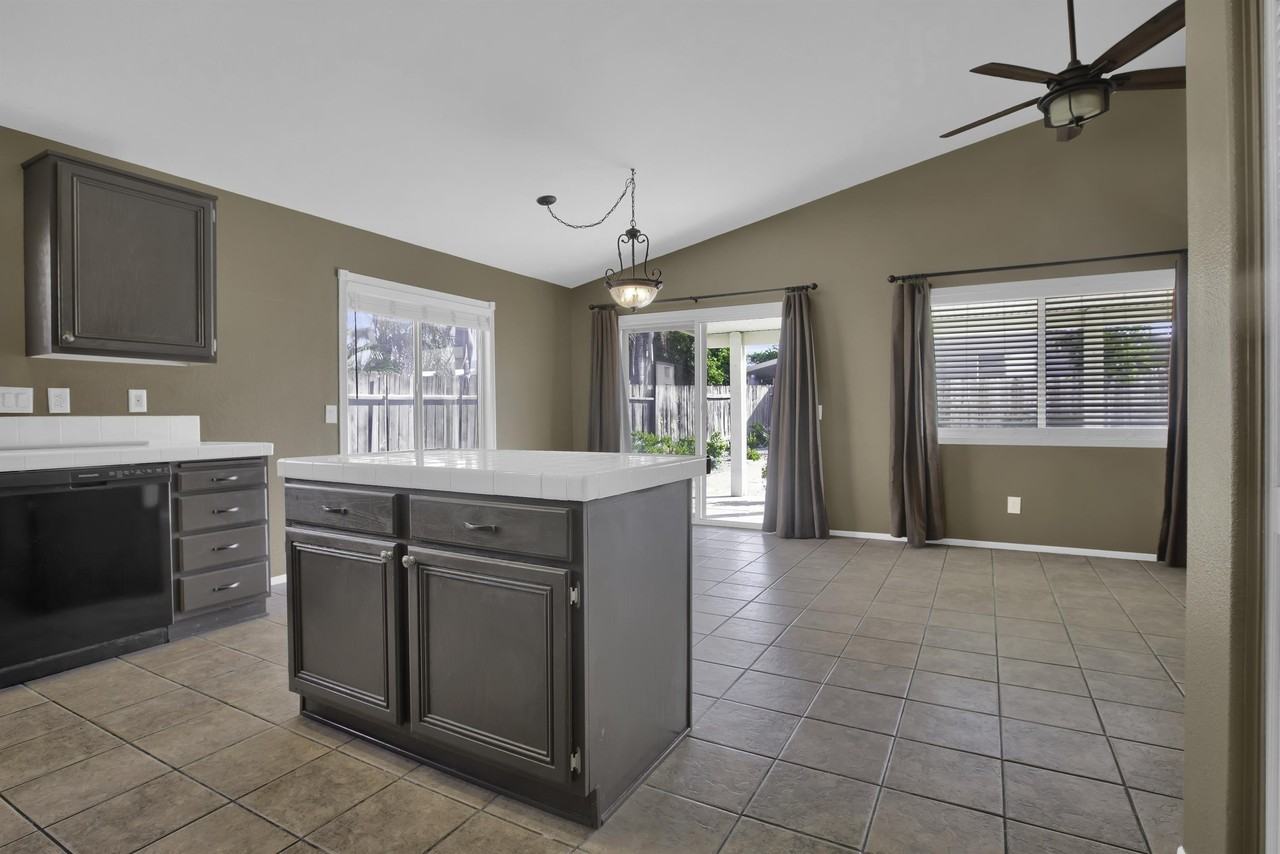 810 Colorado Dr #810 - Photo 4 of 19