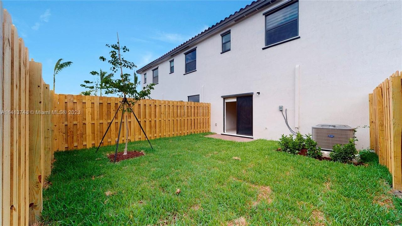 11884 Southwest 245 Terrace - Photo 2 of 20