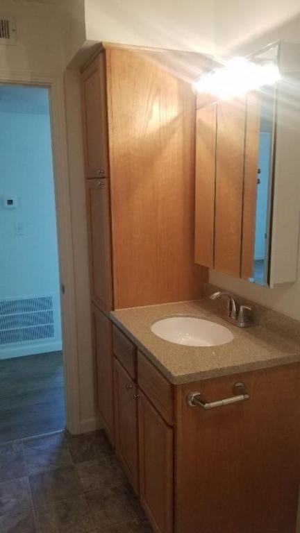 202 S Paw Paw St #6 - Photo 4 of 11