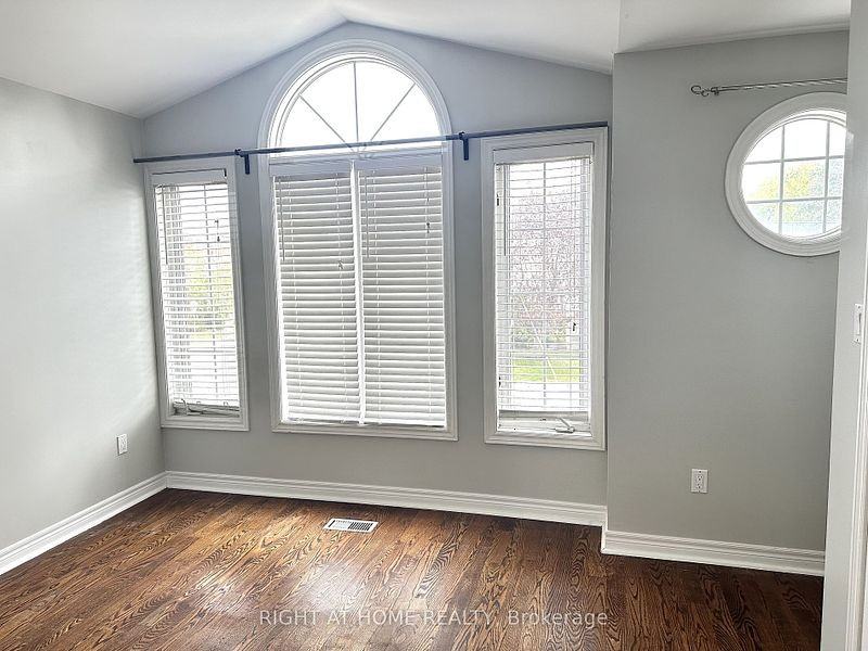 1056 Greenwood Avenue - Photo 3 of 12