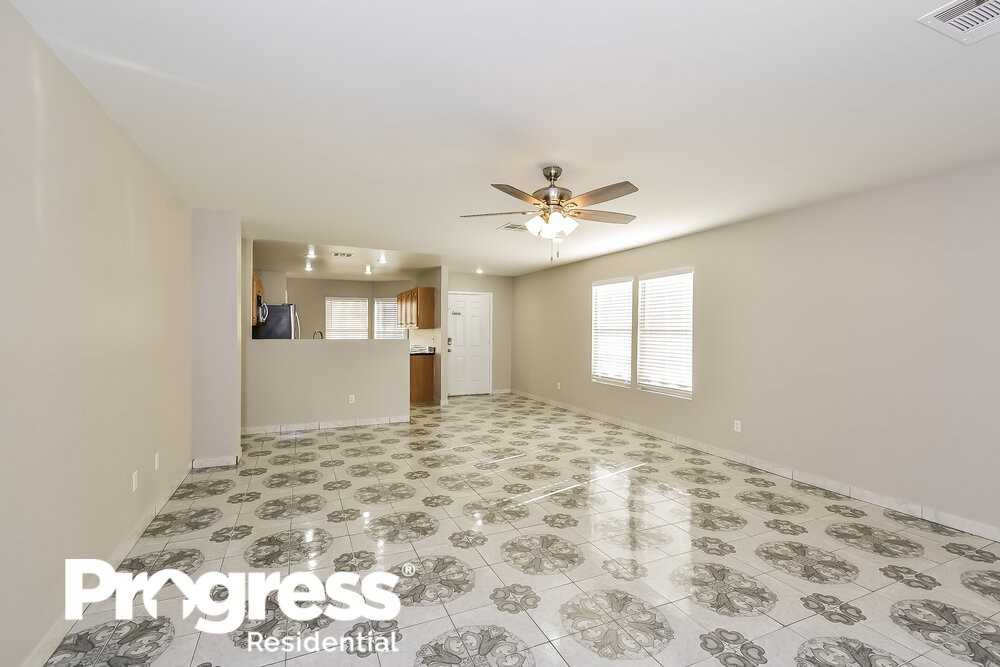 1009 Cedar Pines St - Photo 3 of 16