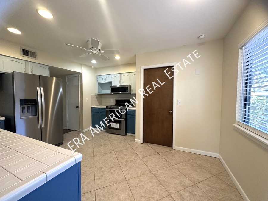 228 Yellow Pine Ct - Photo 3 of 17