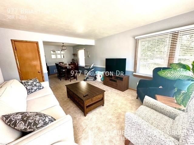 977 Briarton Dr - Photo 3 of 15