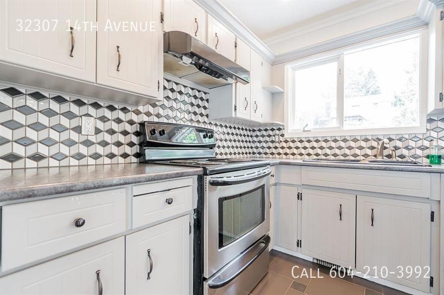 32307 14th Ave - Photo 2 of 22