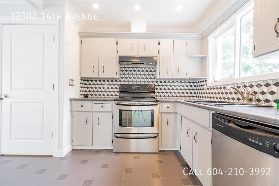 32307 14th Ave - Photo 3 of 22