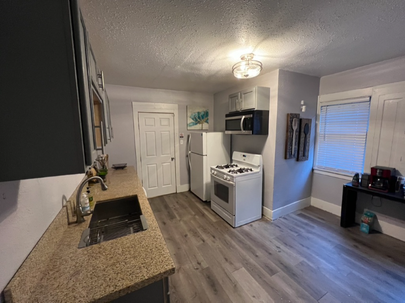 3138 N 16th St #LWR - Photo 3 of 8