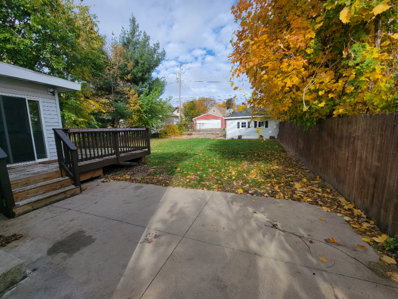 1624 J Ave Ne - Photo 2 of 11