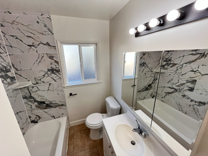 2552 N Alameda Ave - Photo 2 of 17