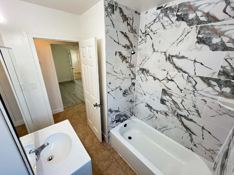 2552 N Alameda Ave - Photo 3 of 17