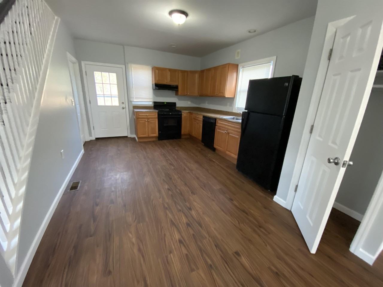 112 Laurel St #1 - Photo 5 of 24