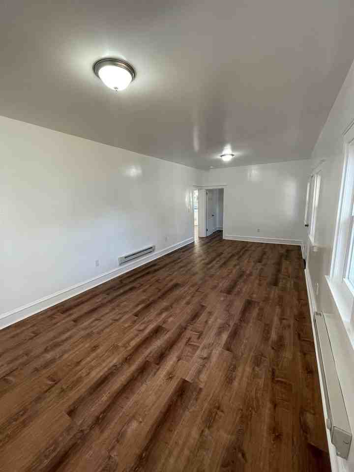 595 North Broadway #1 - Photo 4 of 11