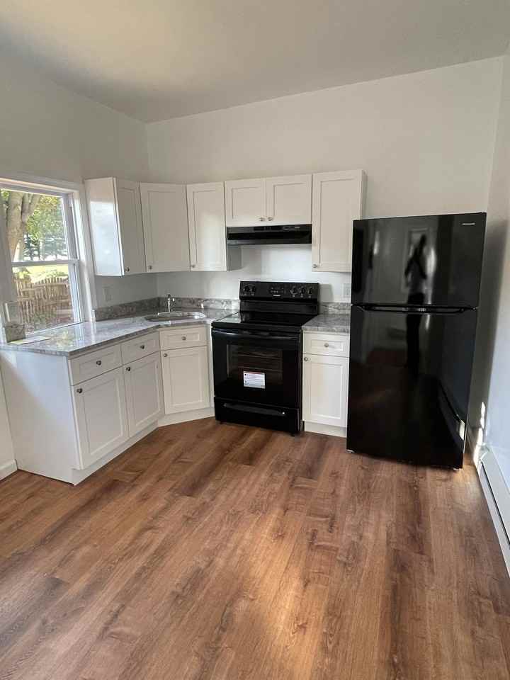 595 North Broadway #1 - Photo 5 of 11