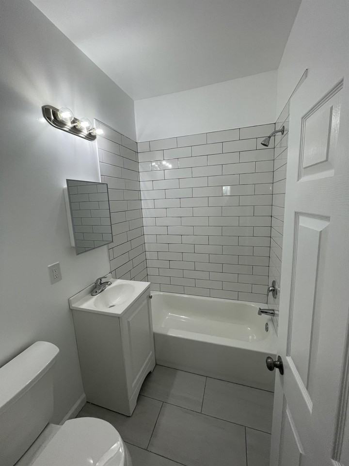 595 North Broadway #1 - Photo 6 of 11