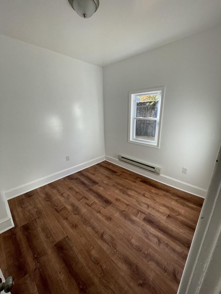 595 North Broadway #1 - Photo 7 of 11