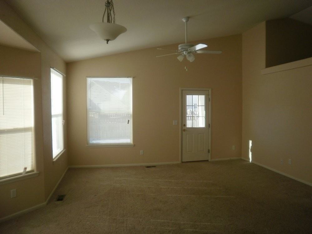 309 Jewel St - Photo 3 of 5