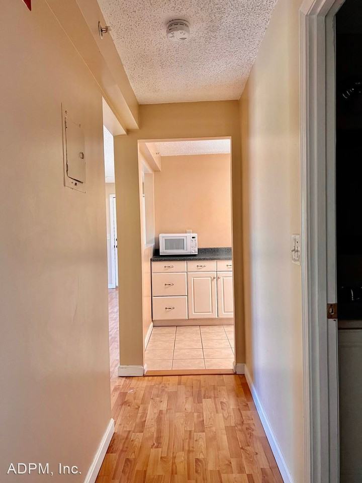 7 Birchwood Pt #301 - Photo 2 of 10