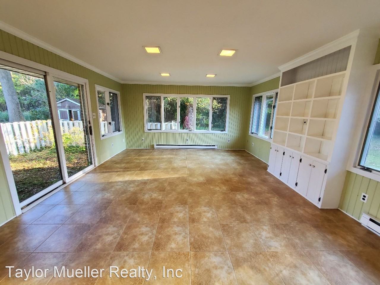 1601 Hopkins Dr - Photo 3 of 18