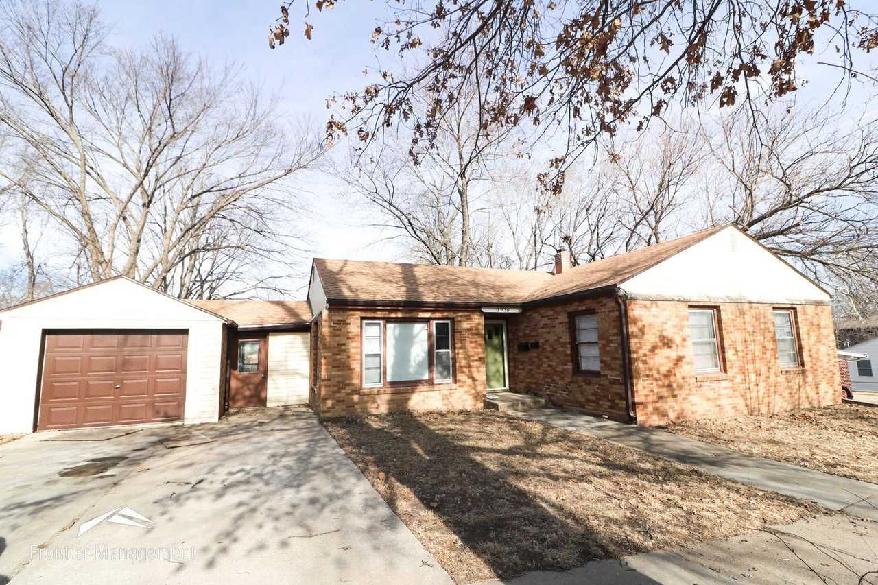 1936 Hunting Avenue - Photo 2 of 19