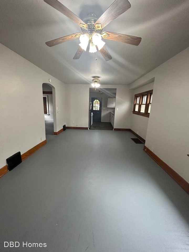 3919 S Clinton St - Photo 2 of 6